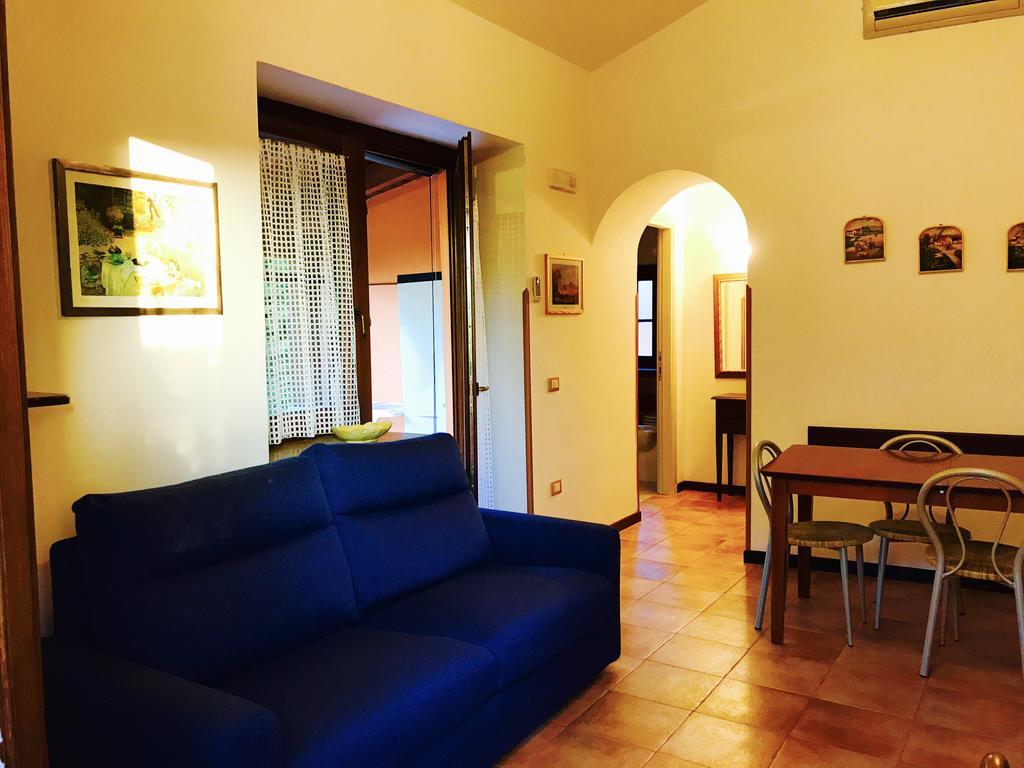 Casa Vacanze Il Cenito กัสเตลลาบาเต ภายนอก รูปภาพ