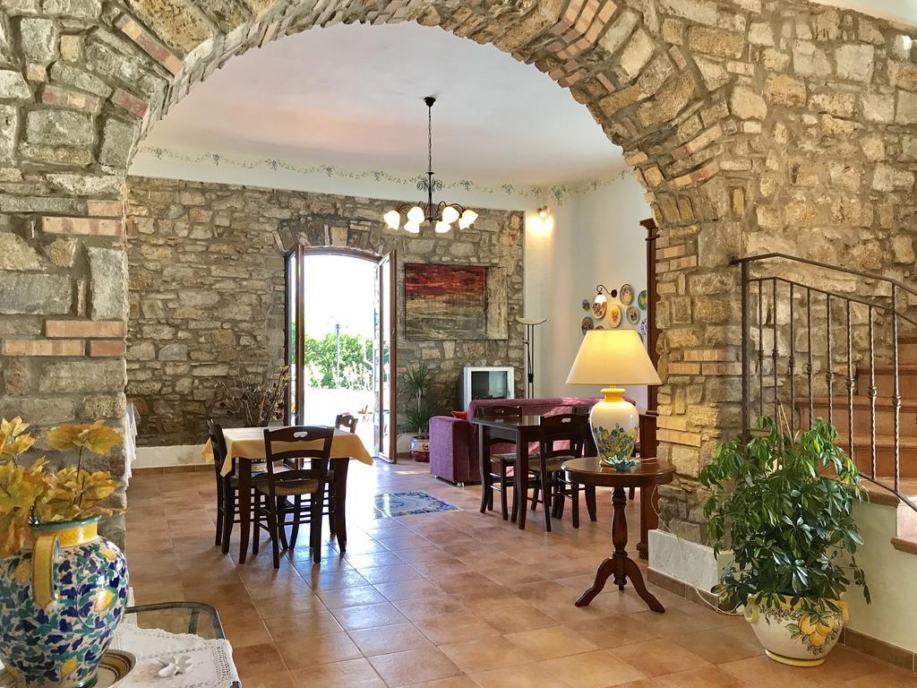 Casa Vacanze Il Cenito กัสเตลลาบาเต ภายนอก รูปภาพ