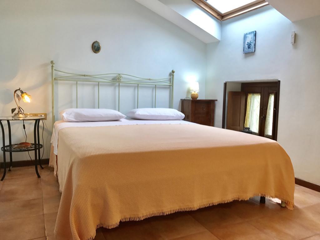 Casa Vacanze Il Cenito กัสเตลลาบาเต ภายนอก รูปภาพ