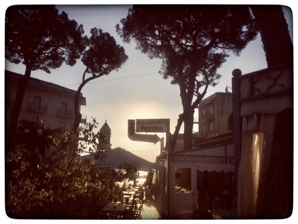 Casa Vacanze Il Cenito กัสเตลลาบาเต ภายนอก รูปภาพ